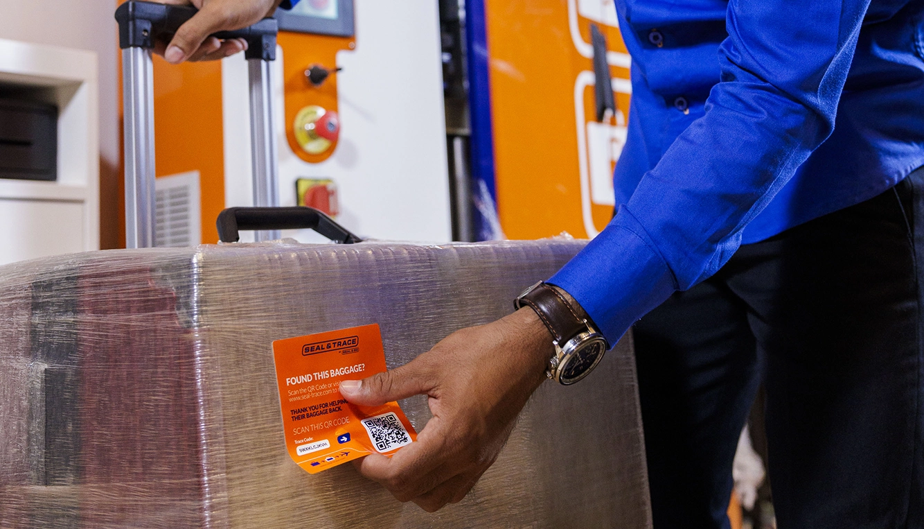 adding-seal-trace-sticker-baggage